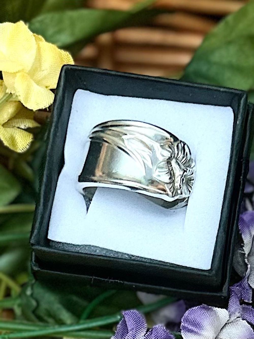 Radiant Daffodil Spoon Ring - Size 8
