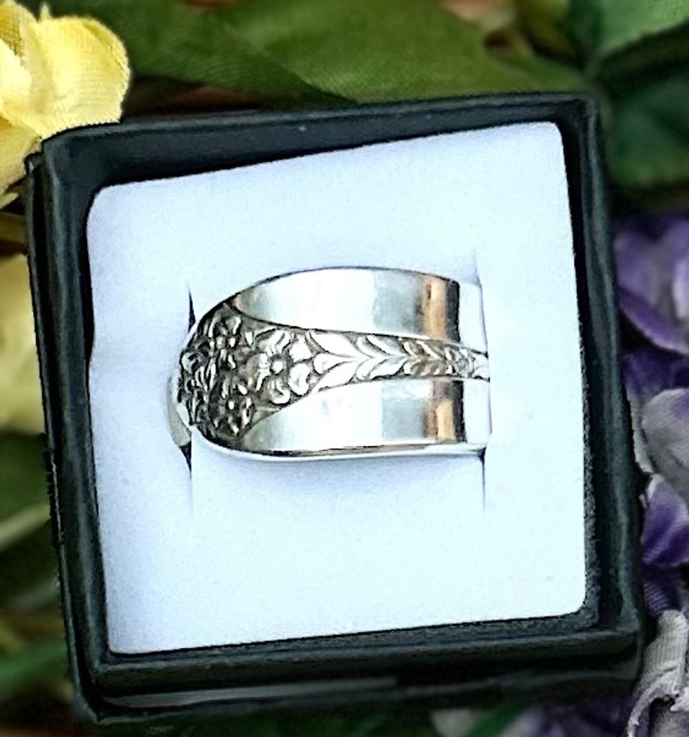   Blossom of Elegance: Floral Spoon Ring